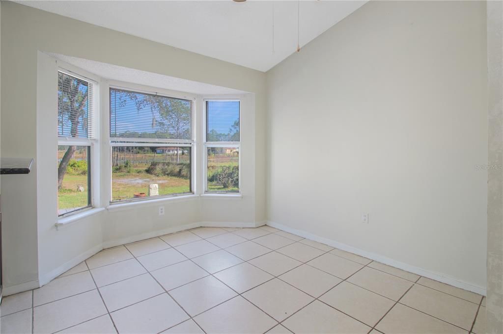 For Sale: $315,000 (3 beds, 2 baths, 1733 Square Feet)