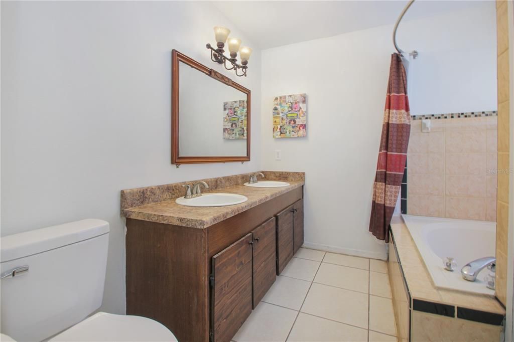 For Sale: $315,000 (3 beds, 2 baths, 1733 Square Feet)