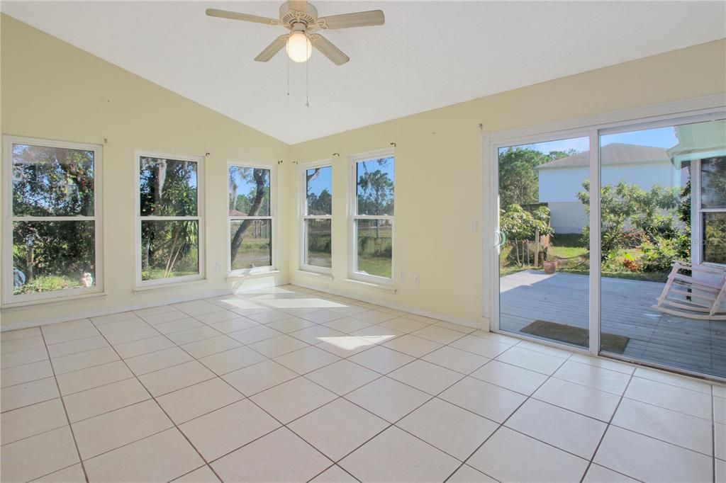 For Sale: $315,000 (3 beds, 2 baths, 1733 Square Feet)