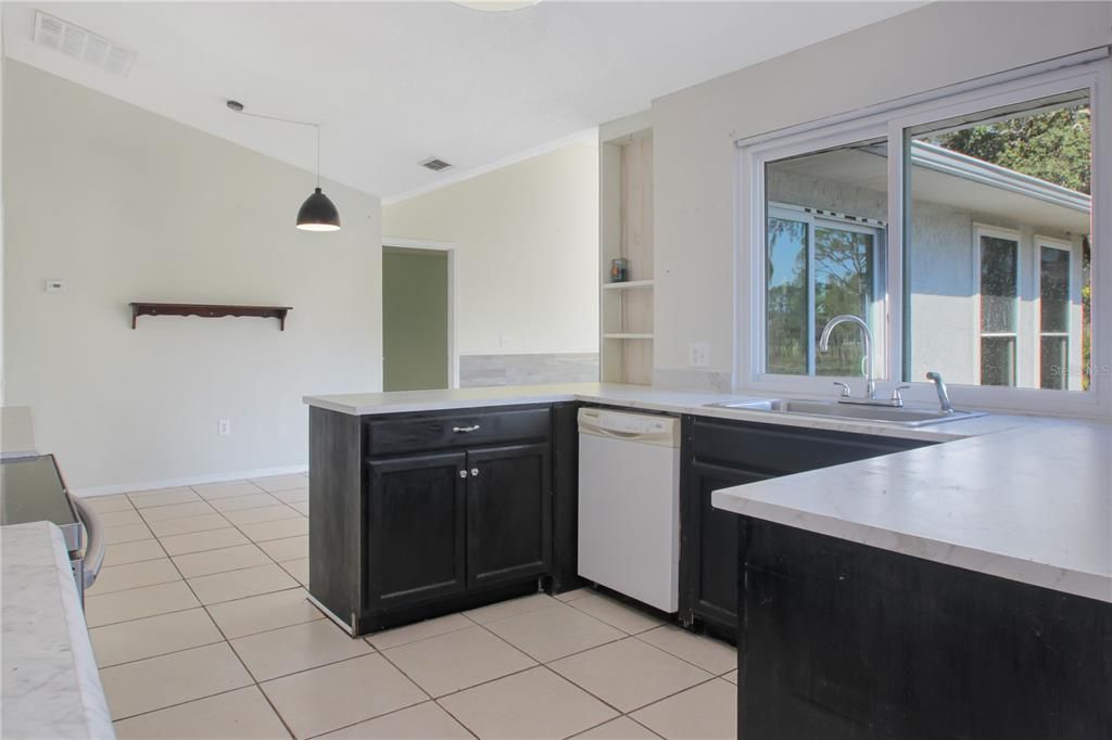 For Sale: $315,000 (3 beds, 2 baths, 1733 Square Feet)