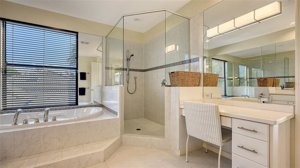 For Sale: $2,295,000 (4 beds, 3 baths, 3263 Square Feet)