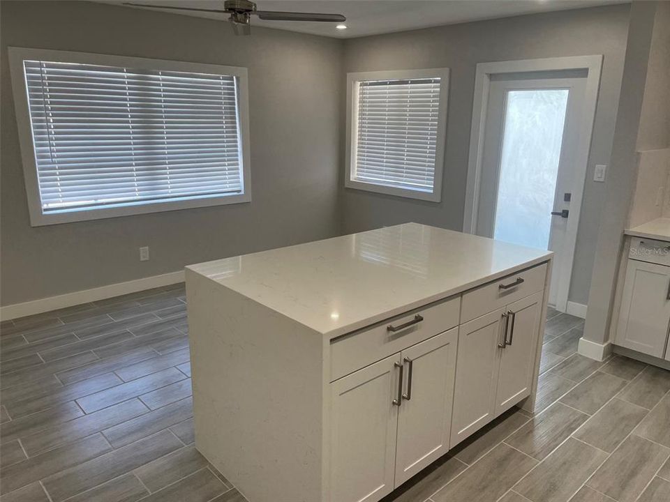 В аренду: $1,850 (1 спален, 1 ванн, 450 Квадратных фут)