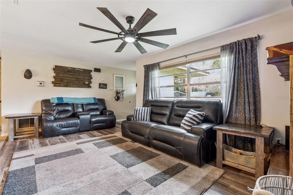 En Venta: $679,987 (4 camas, 3 baños, 1768 Pies cuadrados)