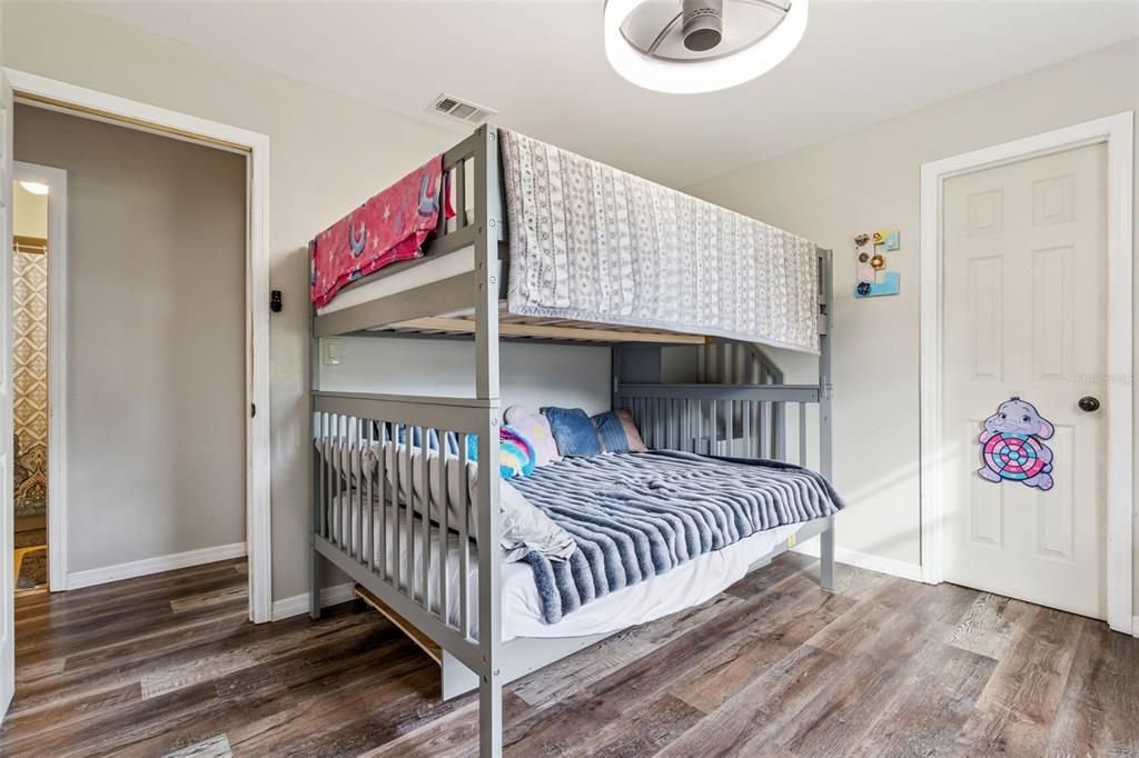 En Venta: $679,987 (4 camas, 3 baños, 1768 Pies cuadrados)