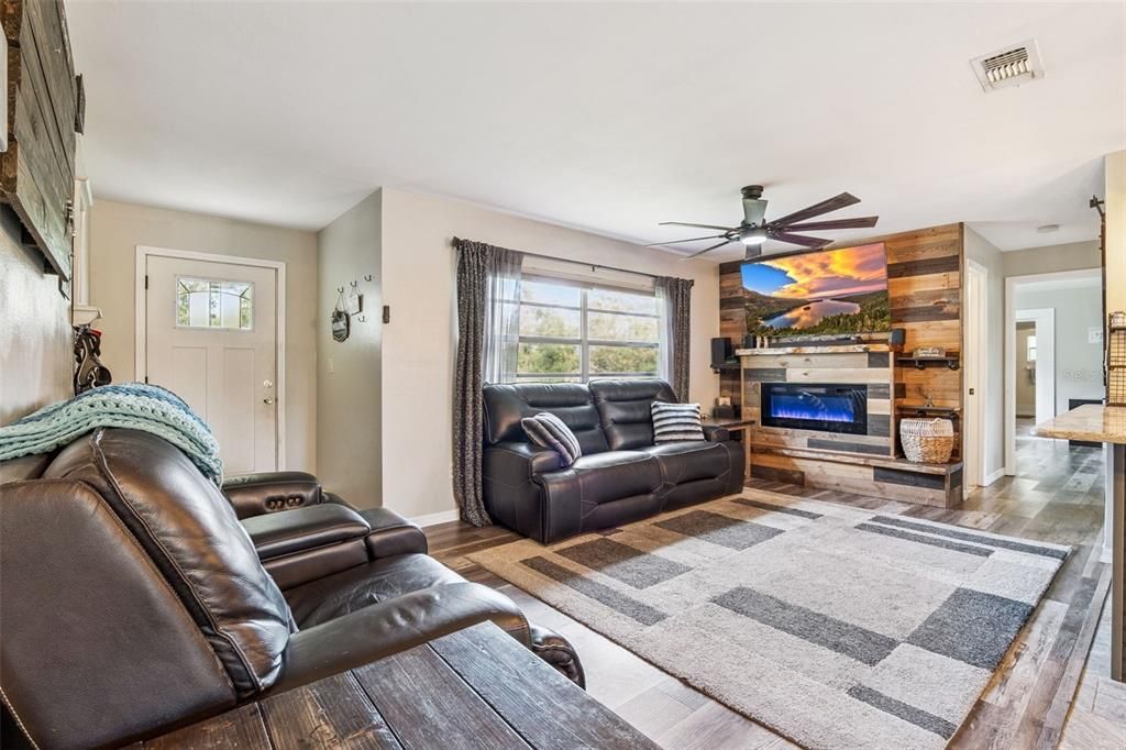 En Venta: $679,987 (4 camas, 3 baños, 1768 Pies cuadrados)