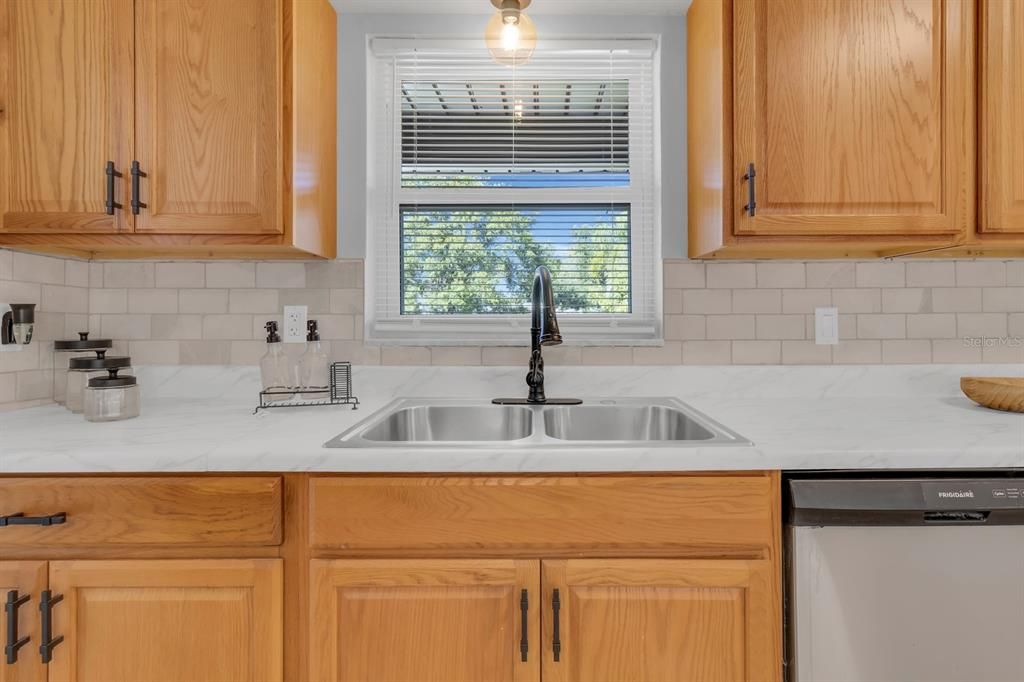 待售: $344,000 (4 贝兹, 2 浴室, 1816 平方英尺)