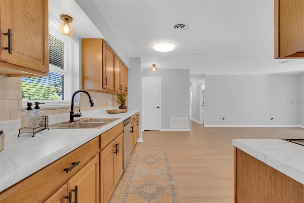 待售: $344,000 (4 贝兹, 2 浴室, 1816 平方英尺)