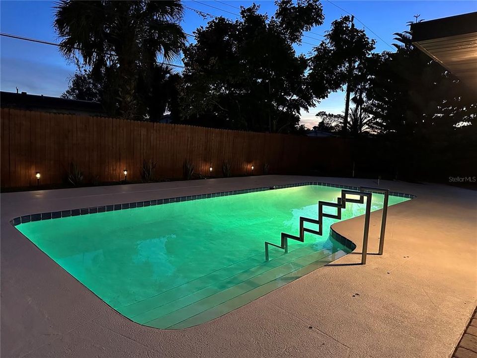 待售: $344,000 (4 贝兹, 2 浴室, 1816 平方英尺)