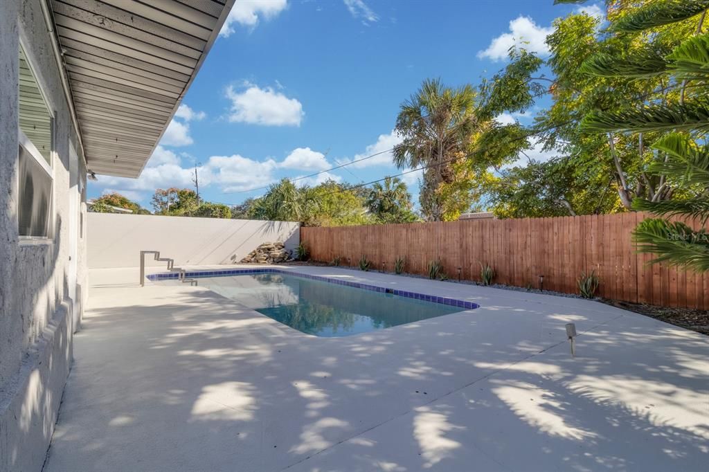 待售: $344,000 (4 贝兹, 2 浴室, 1816 平方英尺)