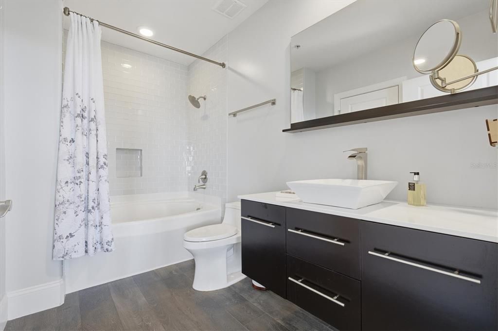 出租: $7,750 (2 贝兹, 2 浴室, 1907 平方英尺)