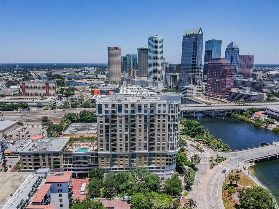 出租: $7,750 (2 贝兹, 2 浴室, 1907 平方英尺)