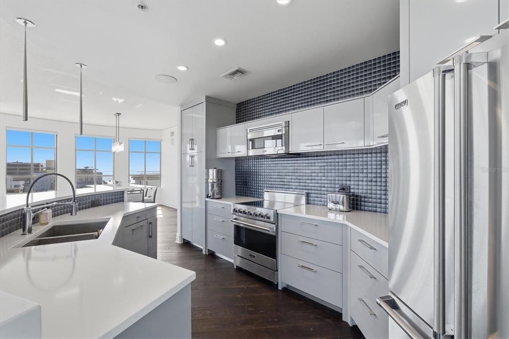 出租: $7,750 (2 贝兹, 2 浴室, 1907 平方英尺)