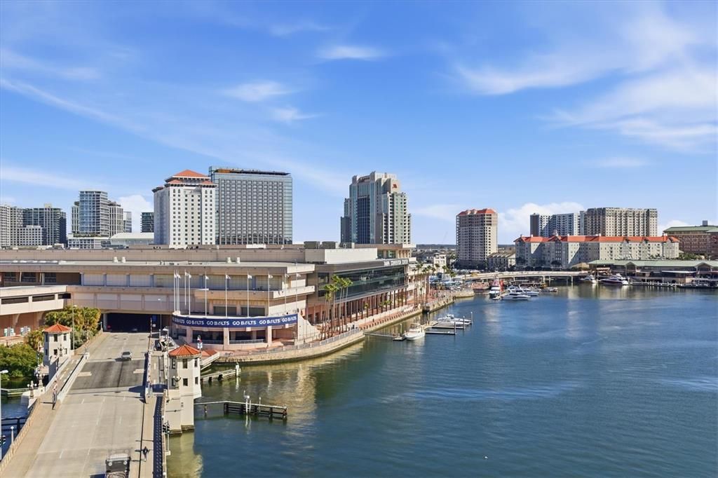 出租: $7,750 (2 贝兹, 2 浴室, 1907 平方英尺)