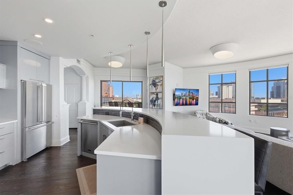 出租: $7,750 (2 贝兹, 2 浴室, 1907 平方英尺)