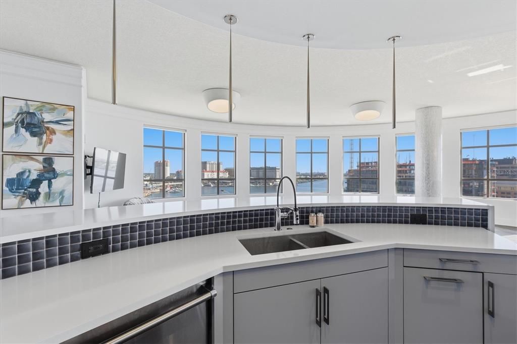 出租: $7,750 (2 贝兹, 2 浴室, 1907 平方英尺)