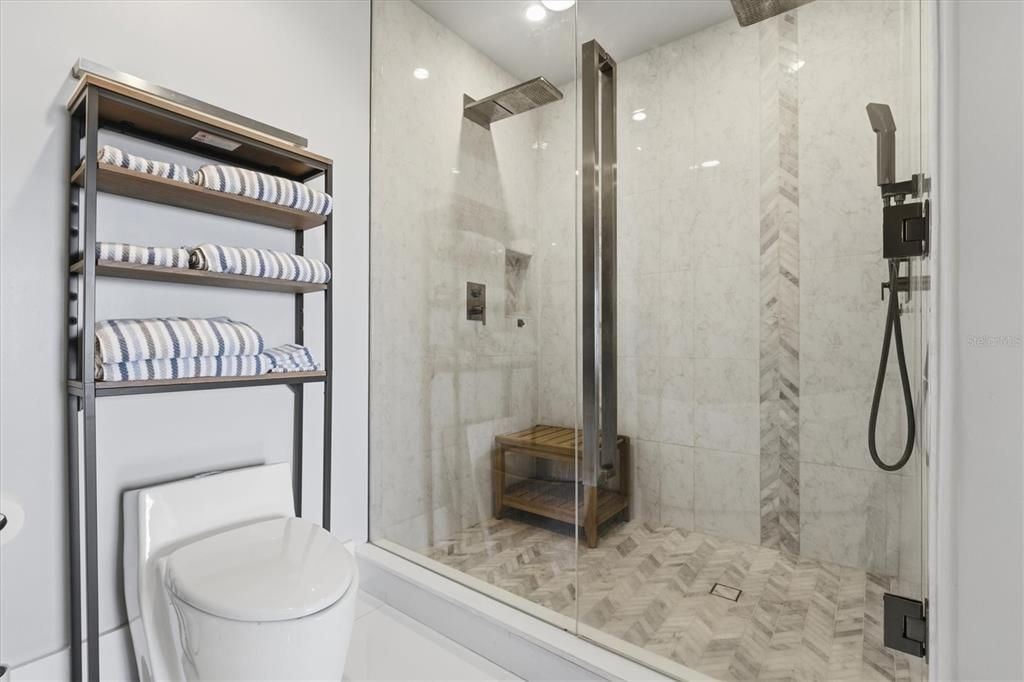 出租: $7,750 (2 贝兹, 2 浴室, 1907 平方英尺)