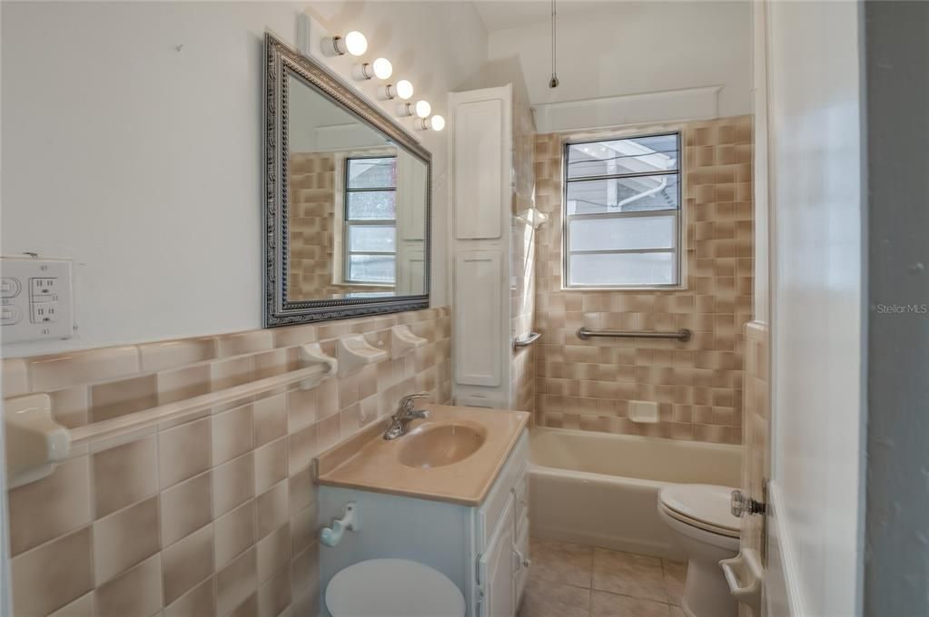 For Rent: $1,795 (3 beds, 1 baths, 1382 Square Feet)