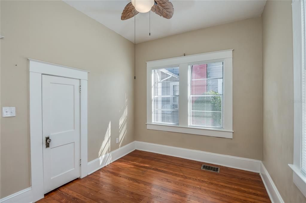 For Rent: $1,795 (3 beds, 1 baths, 1382 Square Feet)