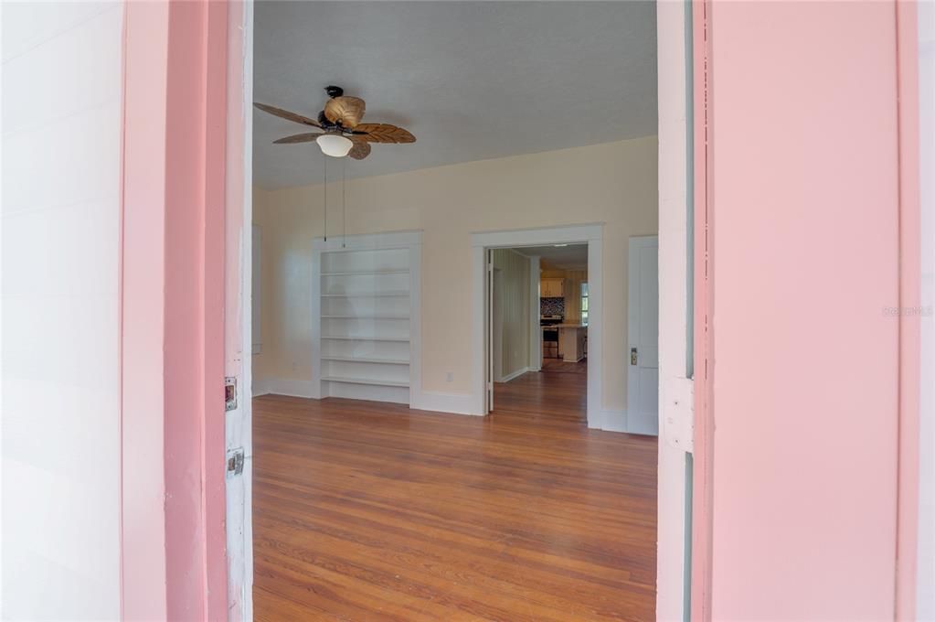 For Rent: $1,795 (3 beds, 1 baths, 1382 Square Feet)