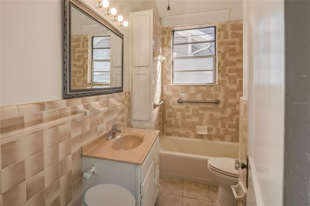 For Rent: $1,795 (3 beds, 1 baths, 1382 Square Feet)