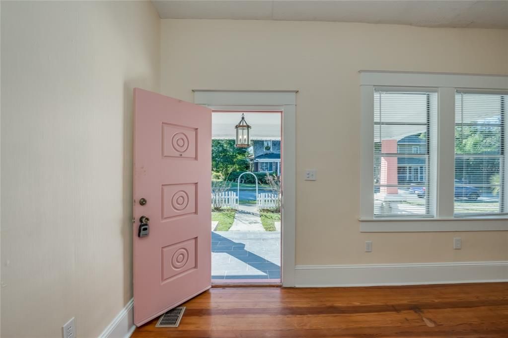 For Rent: $1,795 (3 beds, 1 baths, 1382 Square Feet)