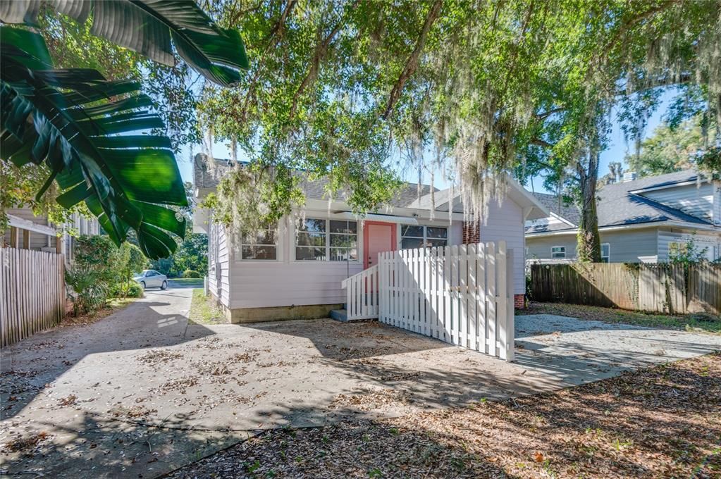 For Rent: $1,795 (3 beds, 1 baths, 1382 Square Feet)