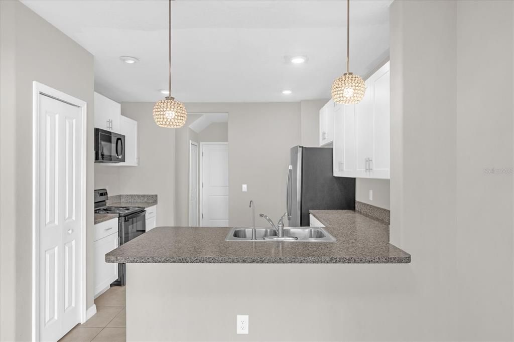 For Sale: $349,999 (3 beds, 2 baths, 1528 Square Feet)