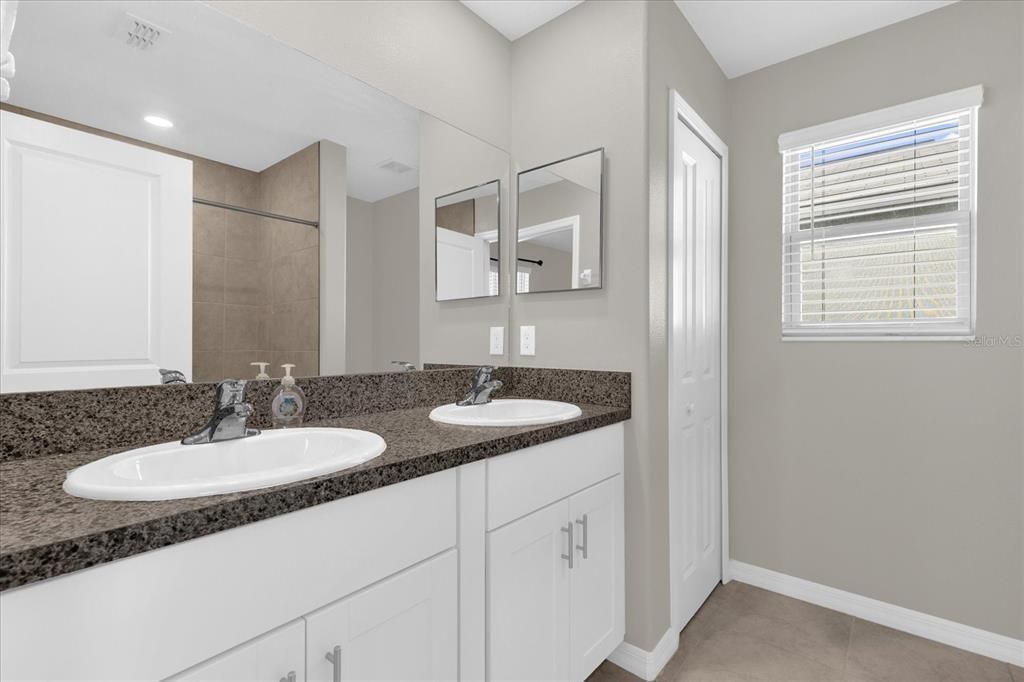 For Sale: $349,999 (3 beds, 2 baths, 1528 Square Feet)