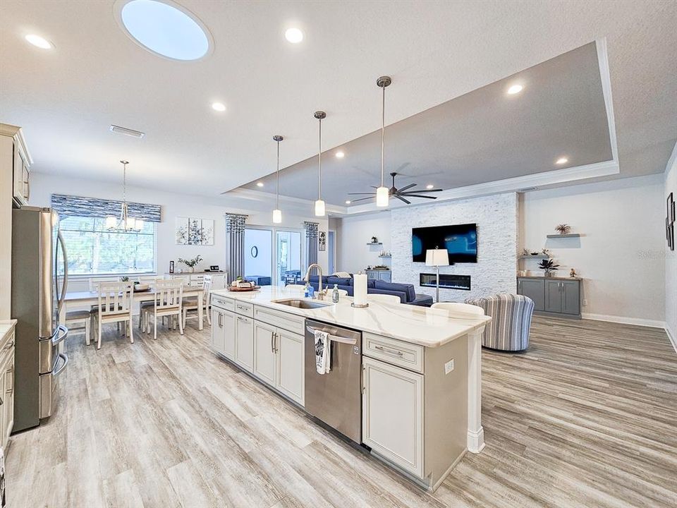 待售: $779,000 (4 贝兹, 2 浴室, 2493 平方英尺)