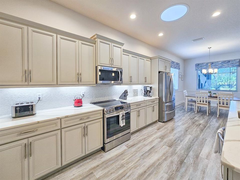 待售: $779,000 (4 贝兹, 2 浴室, 2493 平方英尺)