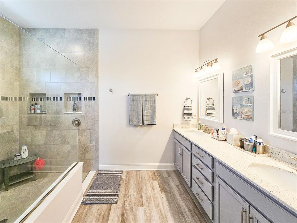 待售: $779,000 (4 贝兹, 2 浴室, 2493 平方英尺)