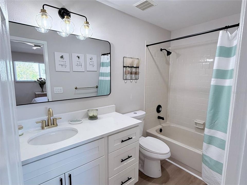 Activo con contrato: $349,900 (3 camas, 2 baños, 1431 Pies cuadrados)