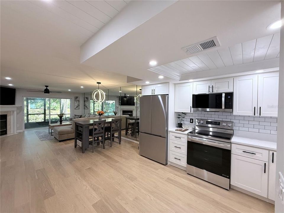 Activo con contrato: $349,900 (3 camas, 2 baños, 1431 Pies cuadrados)