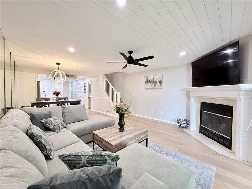 Activo con contrato: $349,900 (3 camas, 2 baños, 1431 Pies cuadrados)