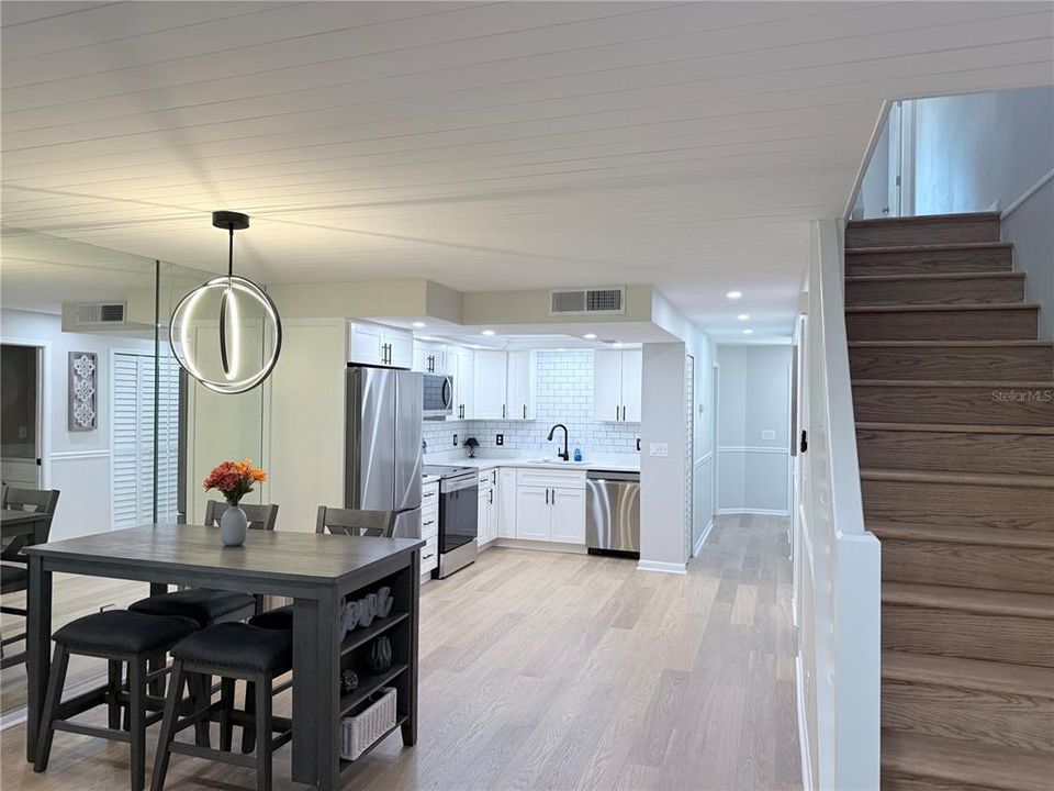 Activo con contrato: $349,900 (3 camas, 2 baños, 1431 Pies cuadrados)