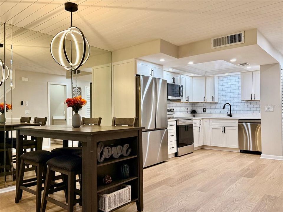 Activo con contrato: $349,900 (3 camas, 2 baños, 1431 Pies cuadrados)