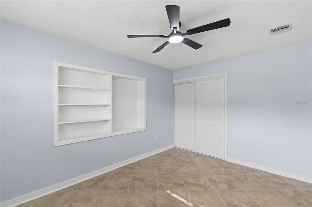 待售: $624,000 (4 贝兹, 2 浴室, 2040 平方英尺)