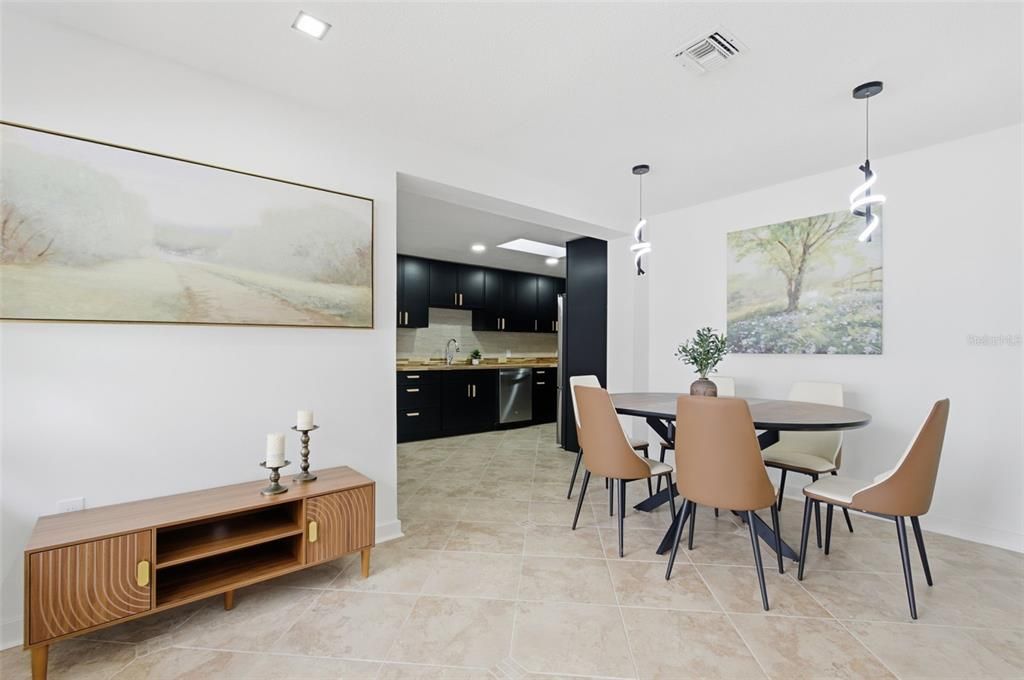 待售: $624,000 (4 贝兹, 2 浴室, 2040 平方英尺)