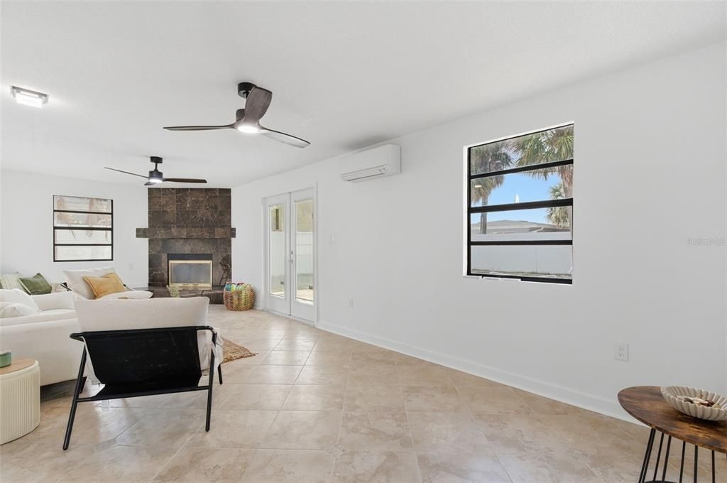 待售: $624,000 (4 贝兹, 2 浴室, 2040 平方英尺)