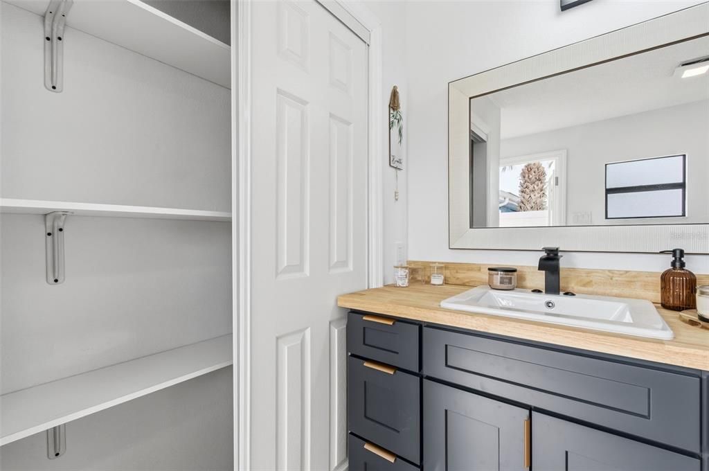 待售: $624,000 (4 贝兹, 2 浴室, 2040 平方英尺)