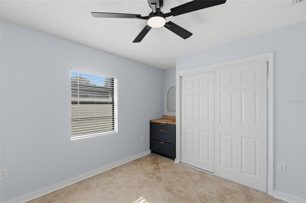 待售: $624,000 (4 贝兹, 2 浴室, 2040 平方英尺)