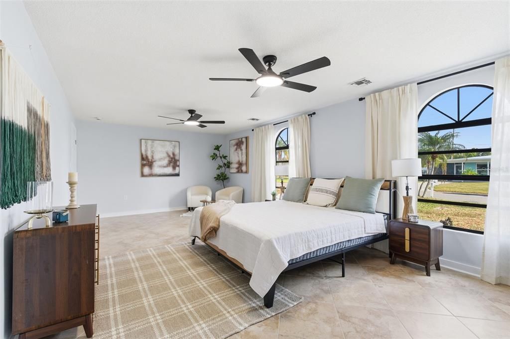 待售: $624,000 (4 贝兹, 2 浴室, 2040 平方英尺)