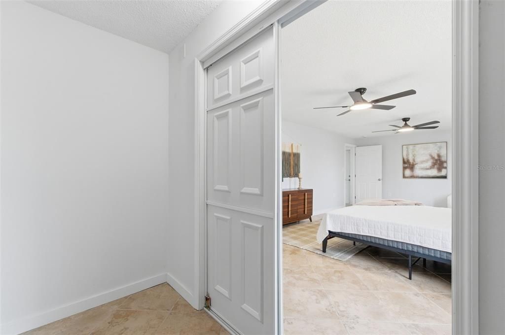 待售: $624,000 (4 贝兹, 2 浴室, 2040 平方英尺)