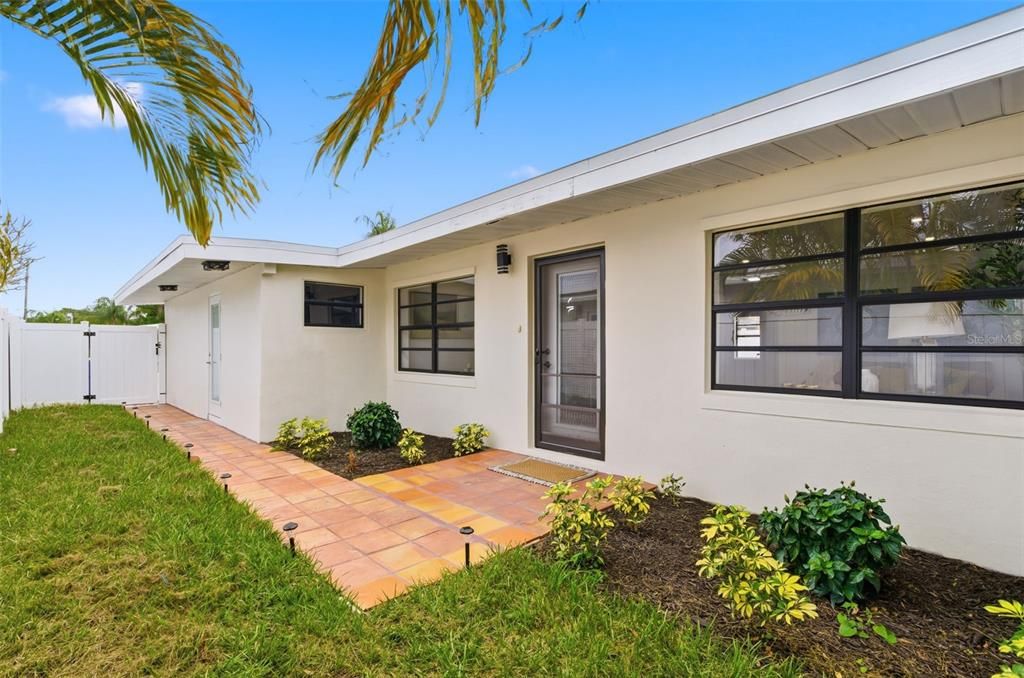 待售: $624,000 (4 贝兹, 2 浴室, 2040 平方英尺)