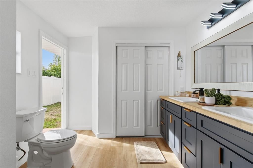 待售: $624,000 (4 贝兹, 2 浴室, 2040 平方英尺)