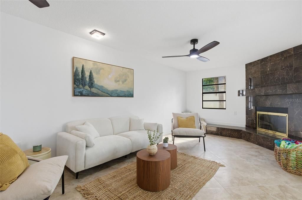 待售: $624,000 (4 贝兹, 2 浴室, 2040 平方英尺)