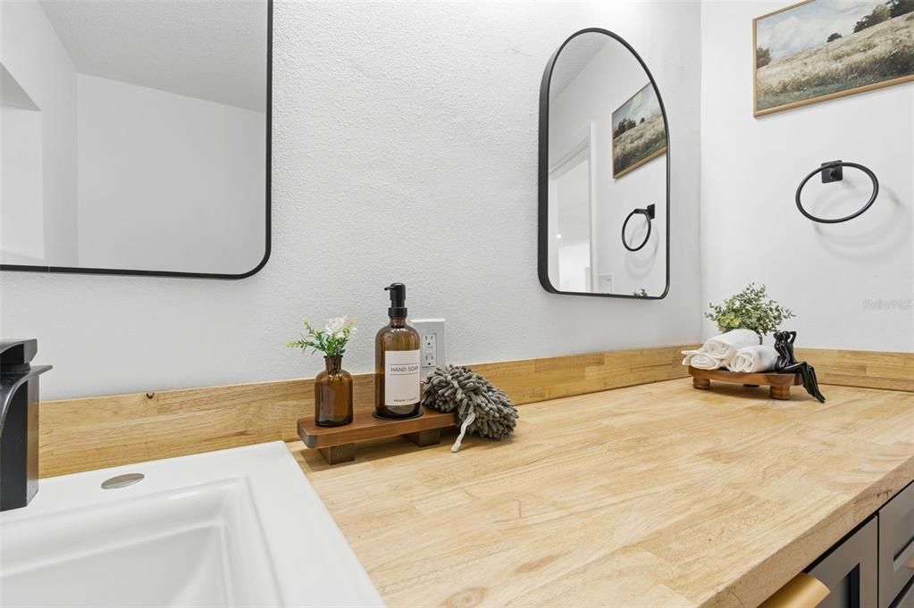 待售: $624,000 (4 贝兹, 2 浴室, 2040 平方英尺)