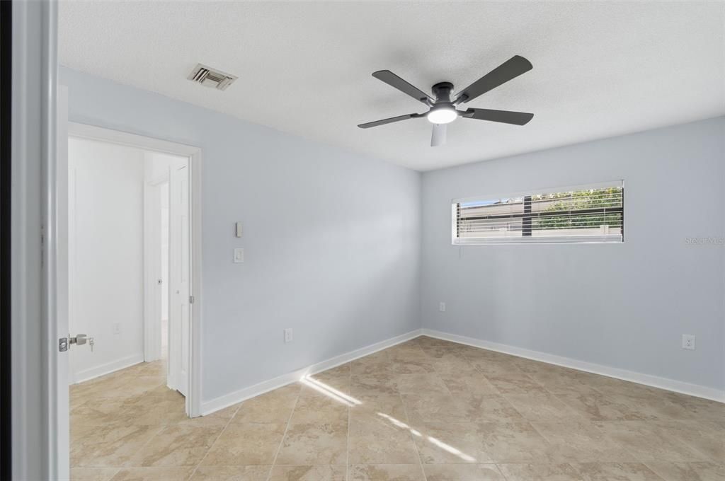 待售: $624,000 (4 贝兹, 2 浴室, 2040 平方英尺)