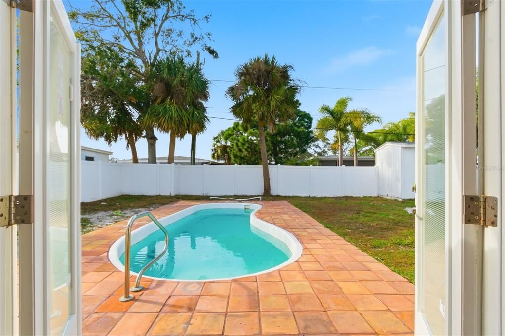 待售: $624,000 (4 贝兹, 2 浴室, 2040 平方英尺)