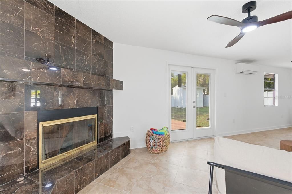 待售: $624,000 (4 贝兹, 2 浴室, 2040 平方英尺)